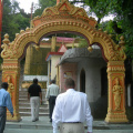 Cesta z chrámu Tapkeshwar Mahadev