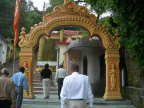 Cesta z chrámu Tapkeshwar Mahadev